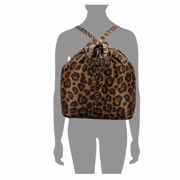 Vince CAMUTO Harlo Nylon Medium Backpack Leopard - Picture 5 of 6
